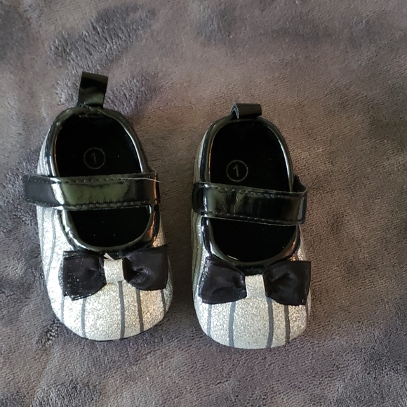 NWOT Mary Jane crib shoes - Picture 1 of 5